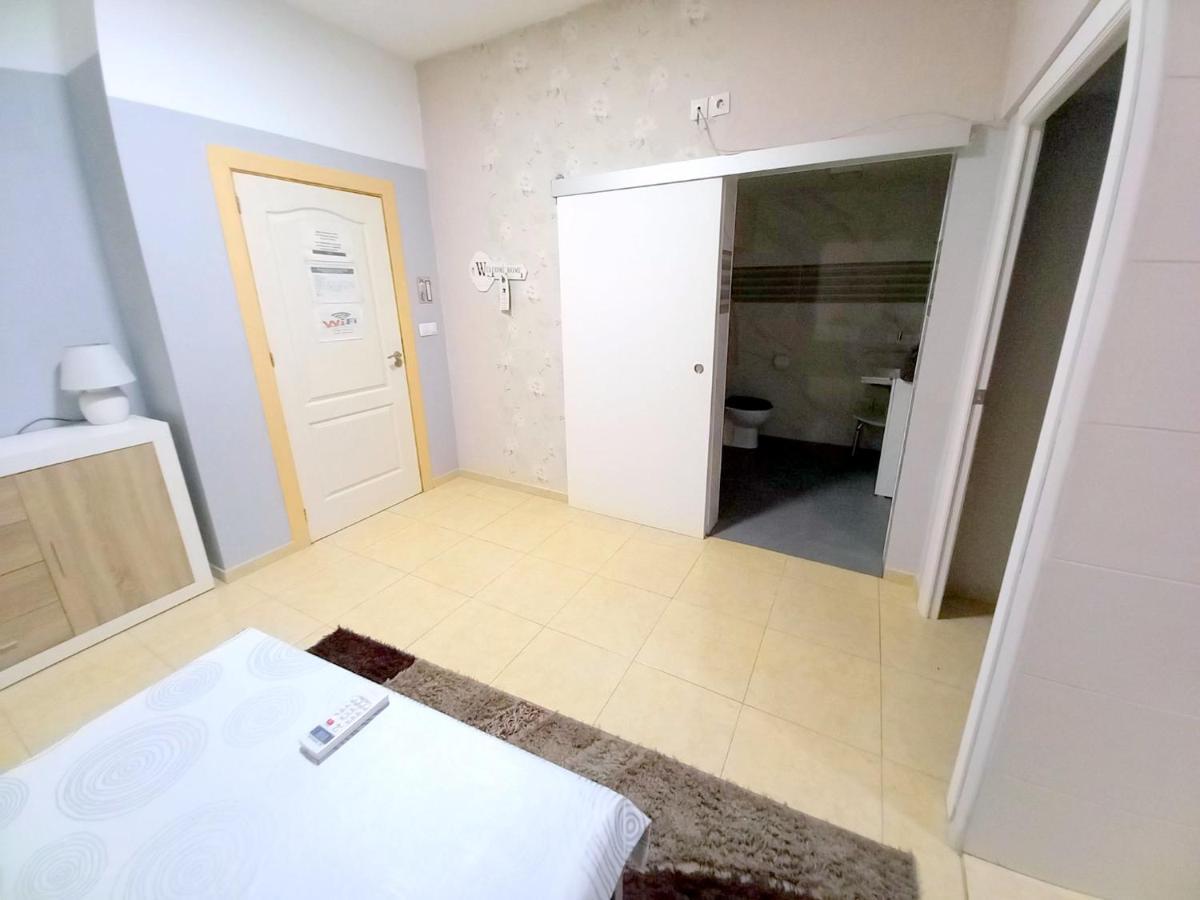 Pension Casa Mika เบนีการ์โล ภายนอก รูปภาพ